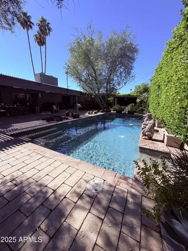 Phoenix, AZ 85018,3330 E GLENROSA Avenue