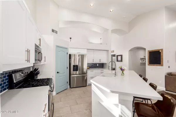 Gilbert, AZ 85233,688 W JUANITA Avenue