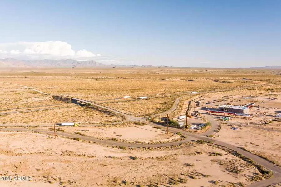 10800 S Double R Drive #32208-32, Golden Valley, AZ 86413