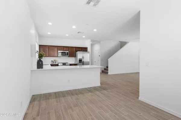 Phoenix, AZ 85032,15636 N 29TH Street #4