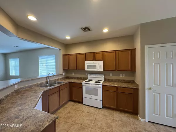 Phoenix, AZ 85043,3121 S 74TH Drive