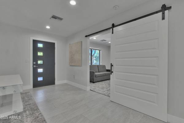 Phoenix, AZ 85018,4241 E CALLE TUBERIA --