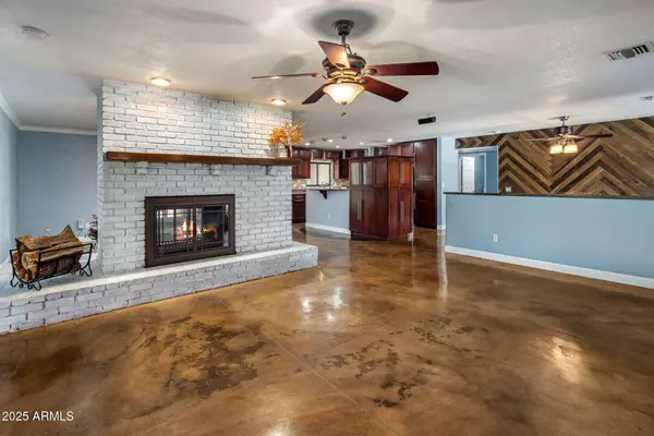 Phoenix, AZ 85023,852 W CARIBBEAN Lane