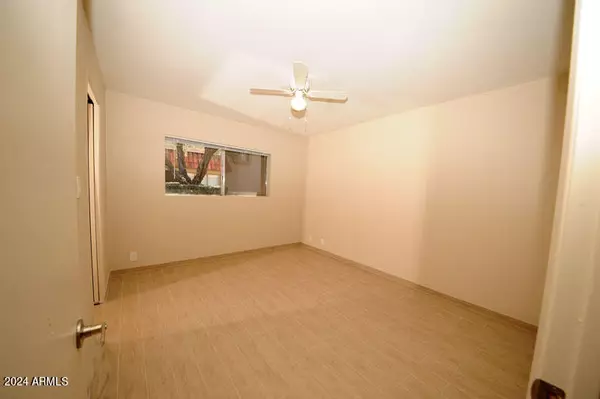 Phoenix, AZ 85014,1320 E BETHANY HOME Road #12