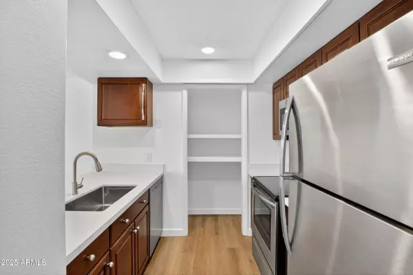 Phoenix, AZ 85020,1333 E MORTEN Avenue #230