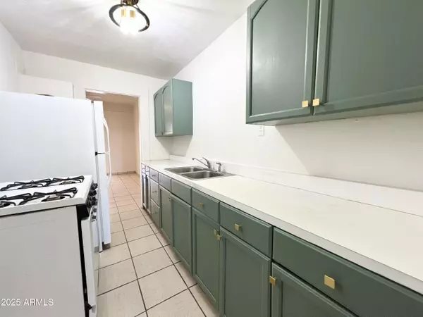 Douglas, AZ 85607,946 E 12TH Street