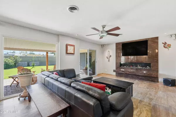 Phoenix, AZ 85022,19 E CANTERBURY Court