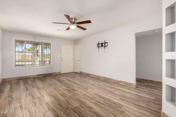 Tempe, AZ 85282,307 W SANTA CRUZ Drive