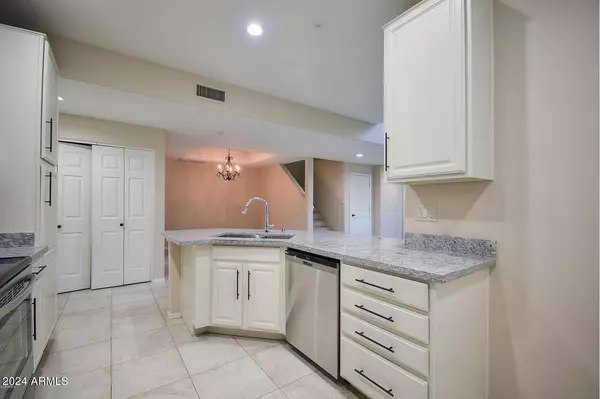 Scottsdale, AZ 85251,7508 E EARLL Drive #21