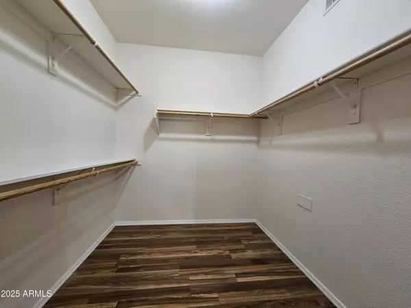 Phoenix, AZ 85032,18416 N CAVE CREEK Road #1011