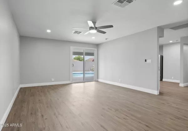 Mesa, AZ 85203,323 N HUNT Drive E