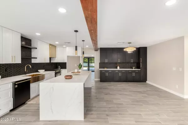 Phoenix, AZ 85014,1236 E MCLELLAN Boulevard