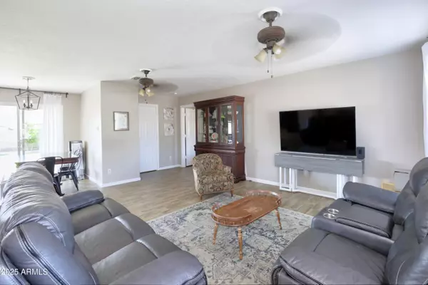 Phoenix, AZ 85029,3915 W CHOLLA Street