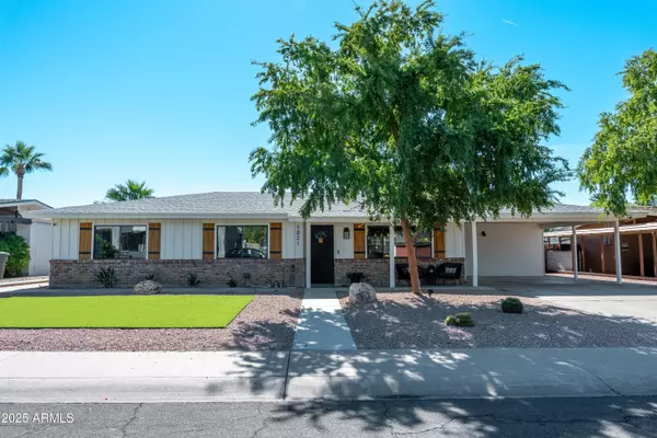 1021 E PALMAIRE Avenue, Phoenix, AZ 85020