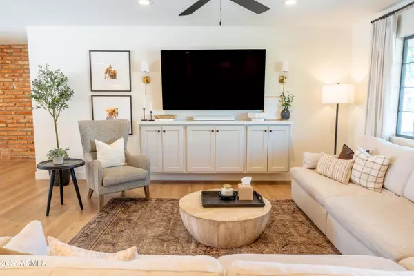 Phoenix, AZ 85020,1021 E PALMAIRE Avenue