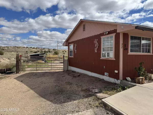 St Johns, AZ 85936,22 County Road 6013 --