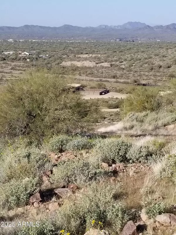 43327 N CASTLE HOT SPRINGS Road #Top, Morristown, AZ 85342