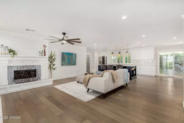 Phoenix, AZ 85028,3750 E GARDEN Drive