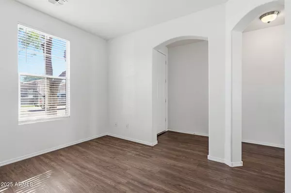 Phoenix, AZ 85040,1026 E CHAMBERS Street