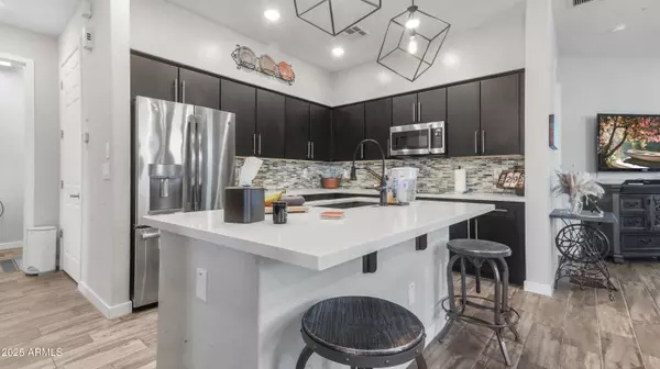 Chandler, AZ 85248,250 W QUEEN CREEK Road #204