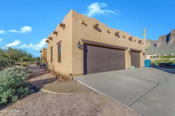 Apache Junction, AZ 85119,2443 N SIXSHOOTER Road