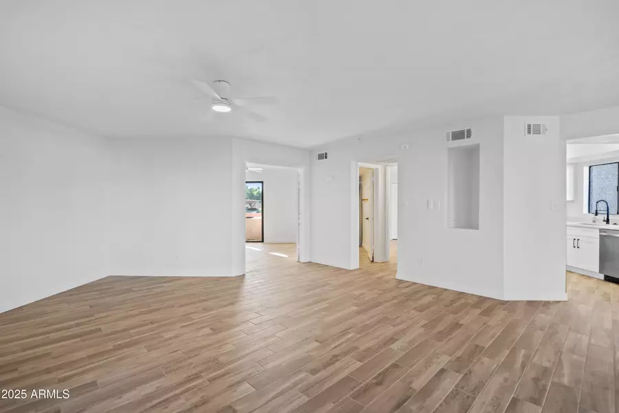 9151 W GREENWAY Road #106, Peoria, AZ 85381