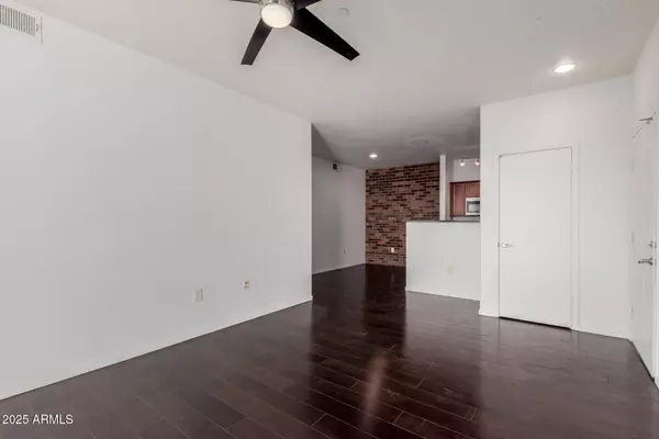 Phoenix, AZ 85014,3302 N 7TH Street #256