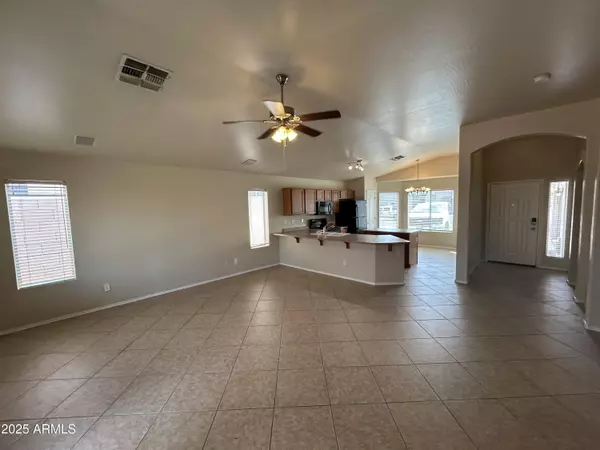 Phoenix, AZ 85040,4020 E LA SALLE Street