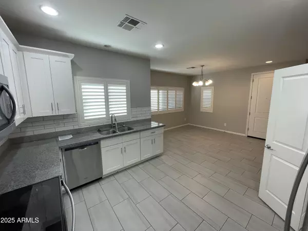 Phoenix, AZ 85041,1827 W POLLACK Street