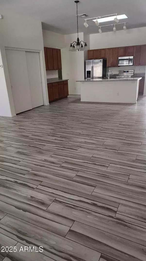 Phoenix, AZ 85043,7932 W Hilton Avenue