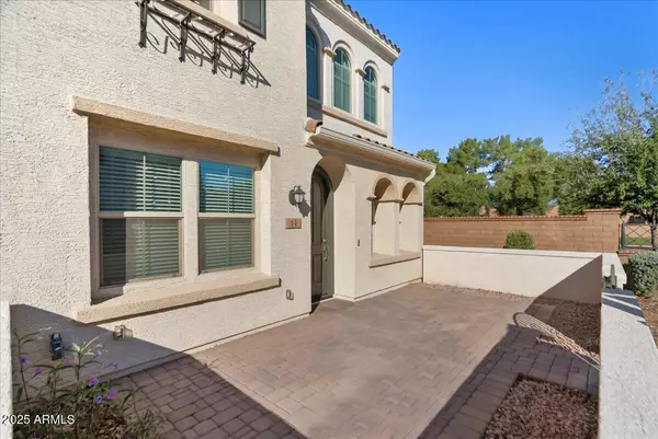 Chandler, AZ 85248,4077 S SABRINA Drive #14