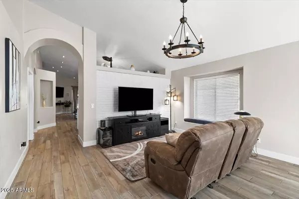 Phoenix, AZ 85027,110 W ROSEMONTE Drive