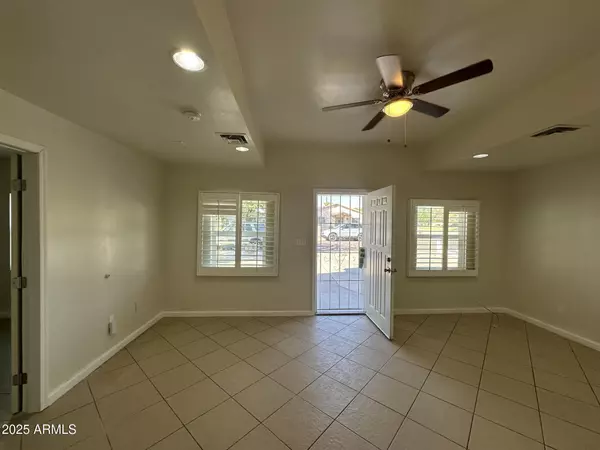 5321 W GARDENIA Avenue, Glendale, AZ 85301