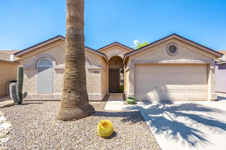 1802 E PEACH TREE Drive, Chandler, AZ 85249