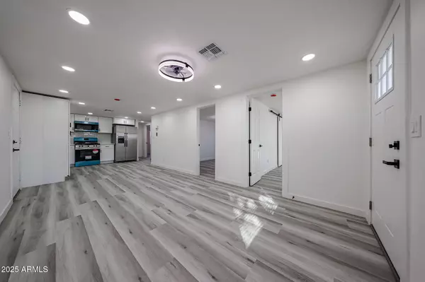 Phoenix, AZ 85009,2024 W HADLEY Street