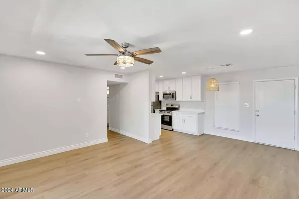 Phoenix, AZ 85051,3131 W COCHISE Drive #216