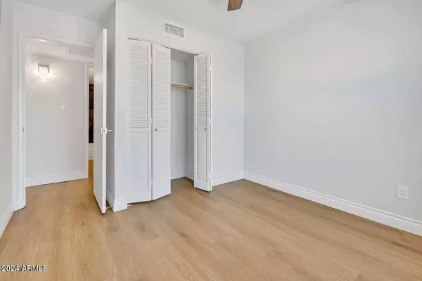 Phoenix, AZ 85051,3131 W COCHISE Drive #216