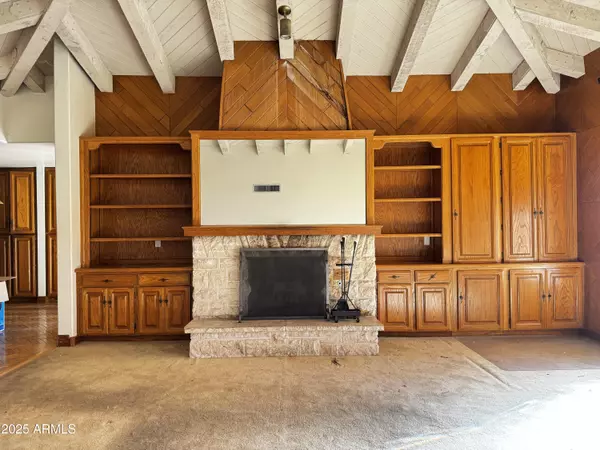 Paradise Valley, AZ 85253,8714 N 65TH Street