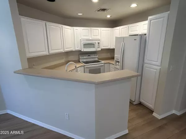 Phoenix, AZ 85020,7887 N 16TH Street #125