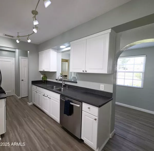 Phoenix, AZ 85013,930 W MACKENZIE Drive