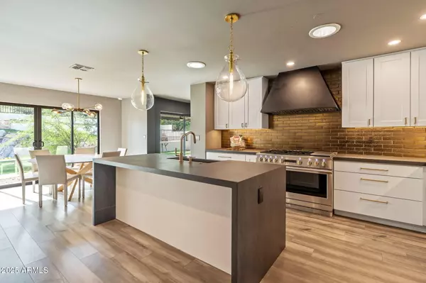 Phoenix, AZ 85028,9046 N 28TH Street