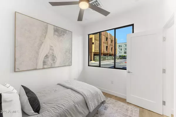 Phoenix, AZ 85018,4220 N 32ND Street #35