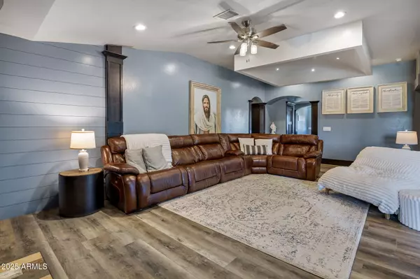 Show Low, AZ 85901,7106 Long Road