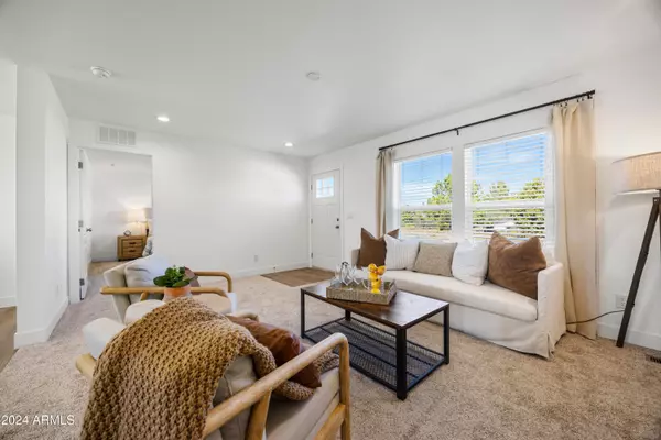 13271 E Courtney Lane, Mayer, AZ 86333