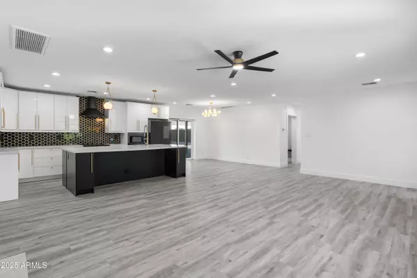 Phoenix, AZ 85016,2502 E WHITTON Avenue