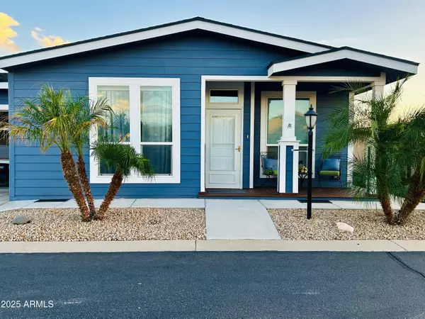 Apache Junction, AZ 85119,3301 S GOLDFIELD Road #6049