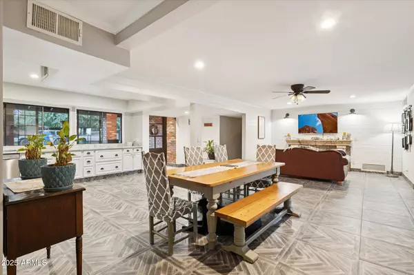 Phoenix, AZ 85012,105 E CLAREMONT Street