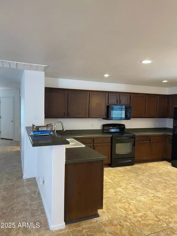 Maricopa, AZ 85138,42264 W DESERT FAIRWAYS Drive