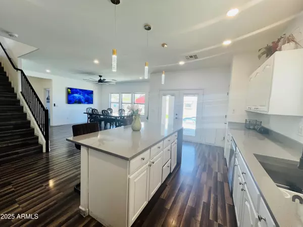 Phoenix, AZ 85041,2310 W SPENCER Run