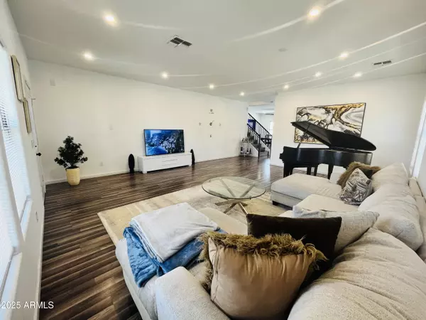 Phoenix, AZ 85041,2310 W SPENCER Run